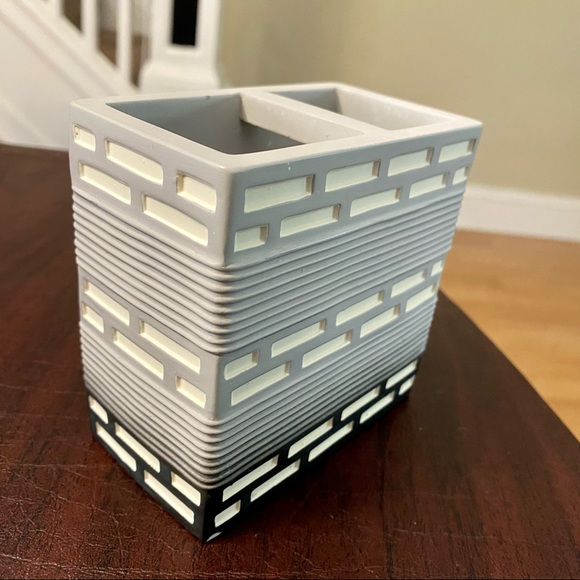 Ombré Toothbrush Holder - Picture 2 of 5